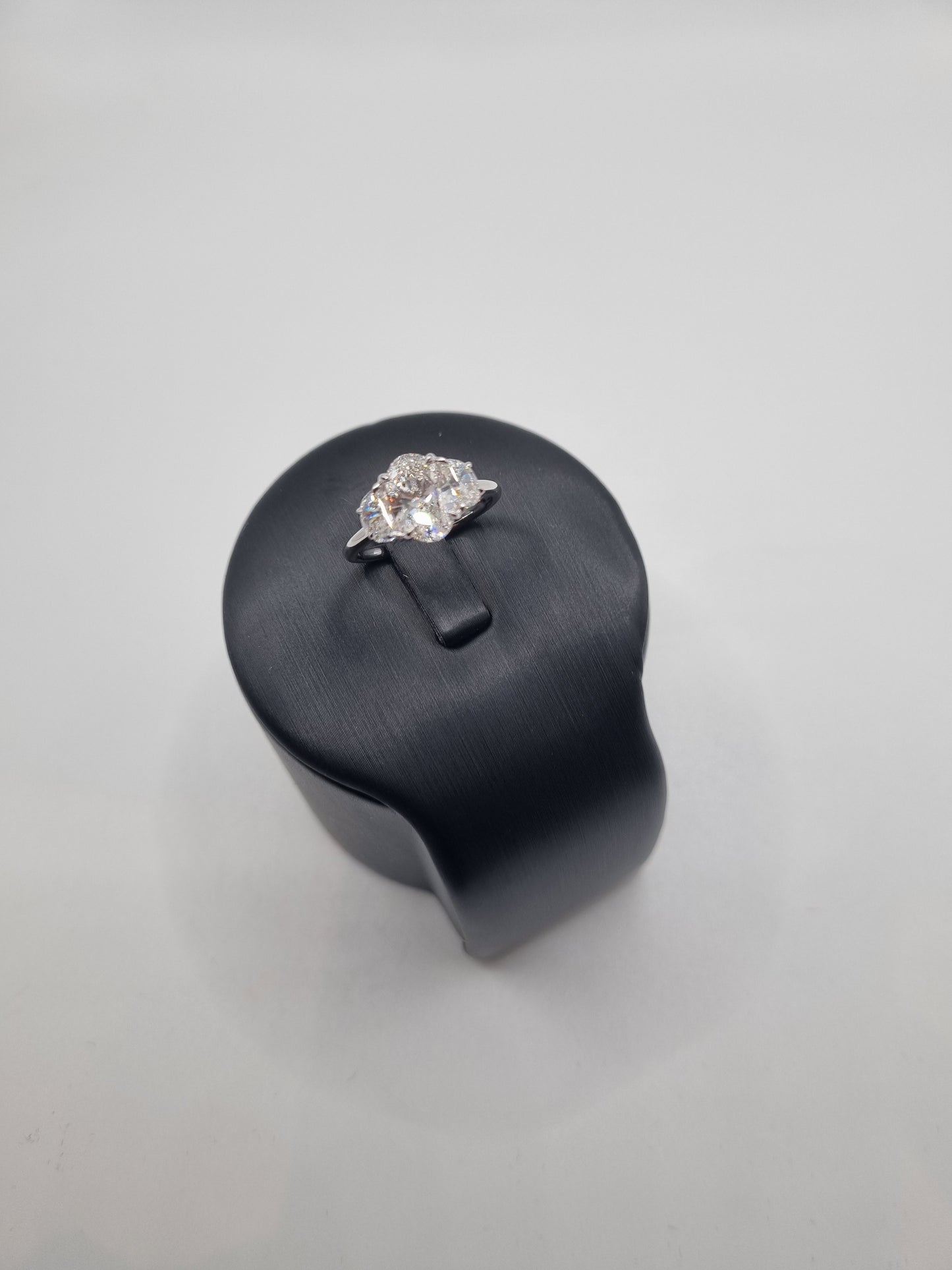 1.5ct IGI Certified Oval and Half-Moon Lab-Grown Diamond Ring in 18K White Gold, Gold weight: approx. 3.5g, Size: US 6.25