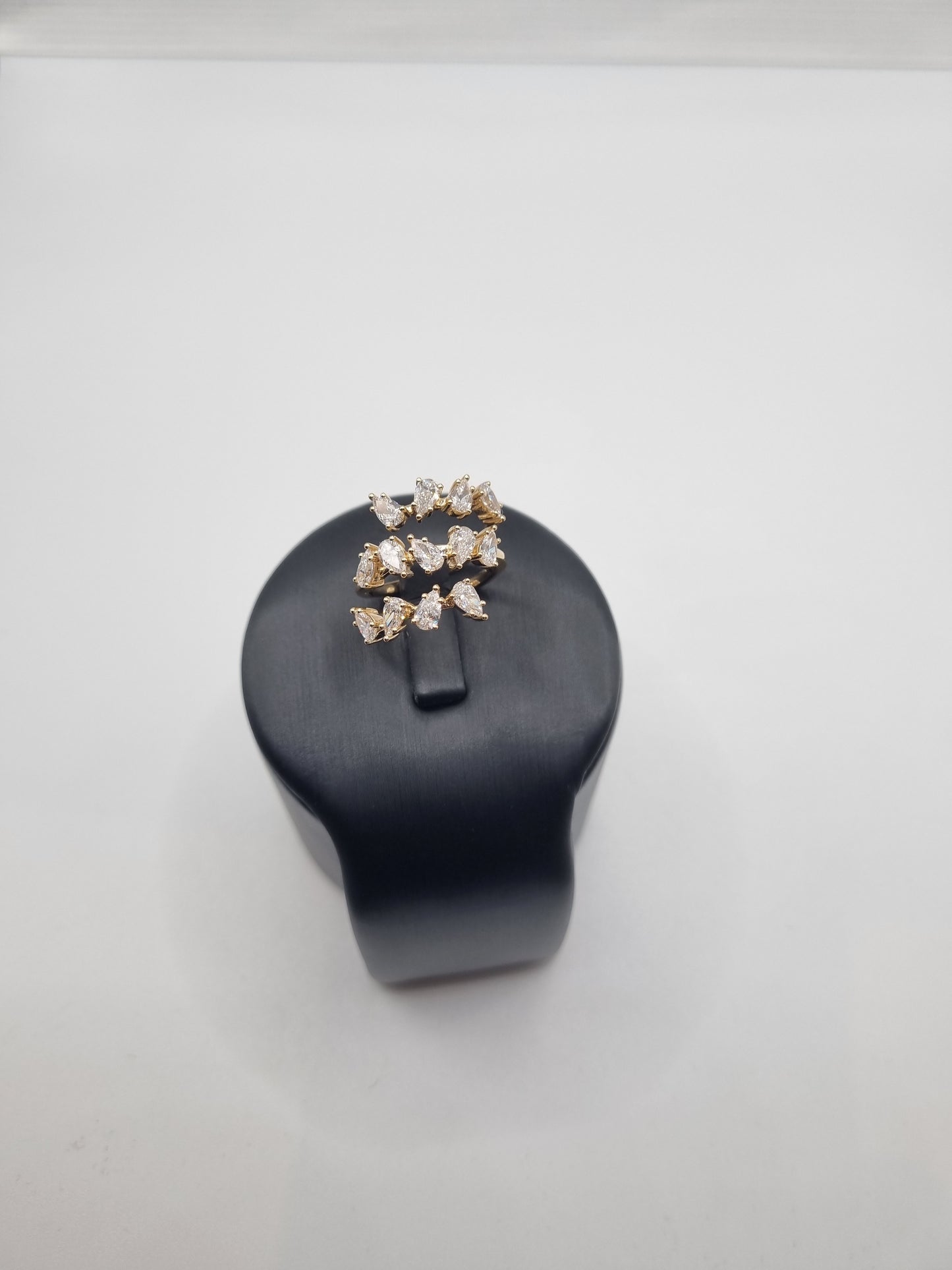 2.6ctw Pear Cut Lab-Grown Diamond Ring in 18K White Gold, Gold weight: approx. 6.8g, Size: US 6.25