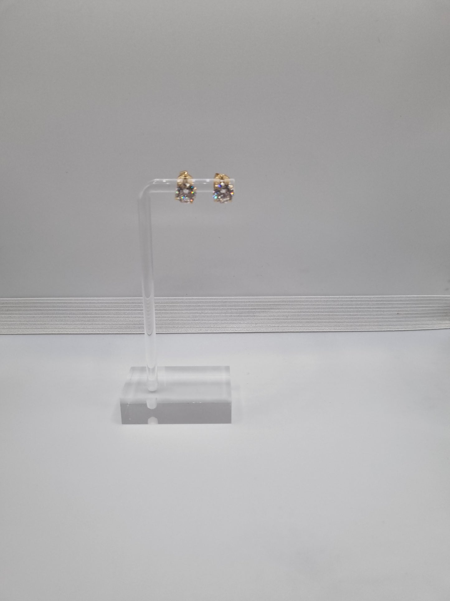 2ct each IGI Certified Star Lab-Grown Diamond Stud Earrings in 18K Yellow Gold, 4.0ctw, Gold weight: approx. 2.8g