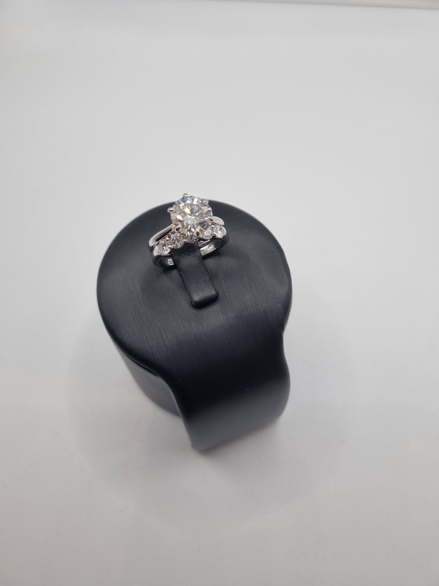 3ct IGI Certified Round Brilliant Lab-Grown Diamond Ring in 18K White Gold, Gold weight: approx. 5.5g, Size: US 6.25