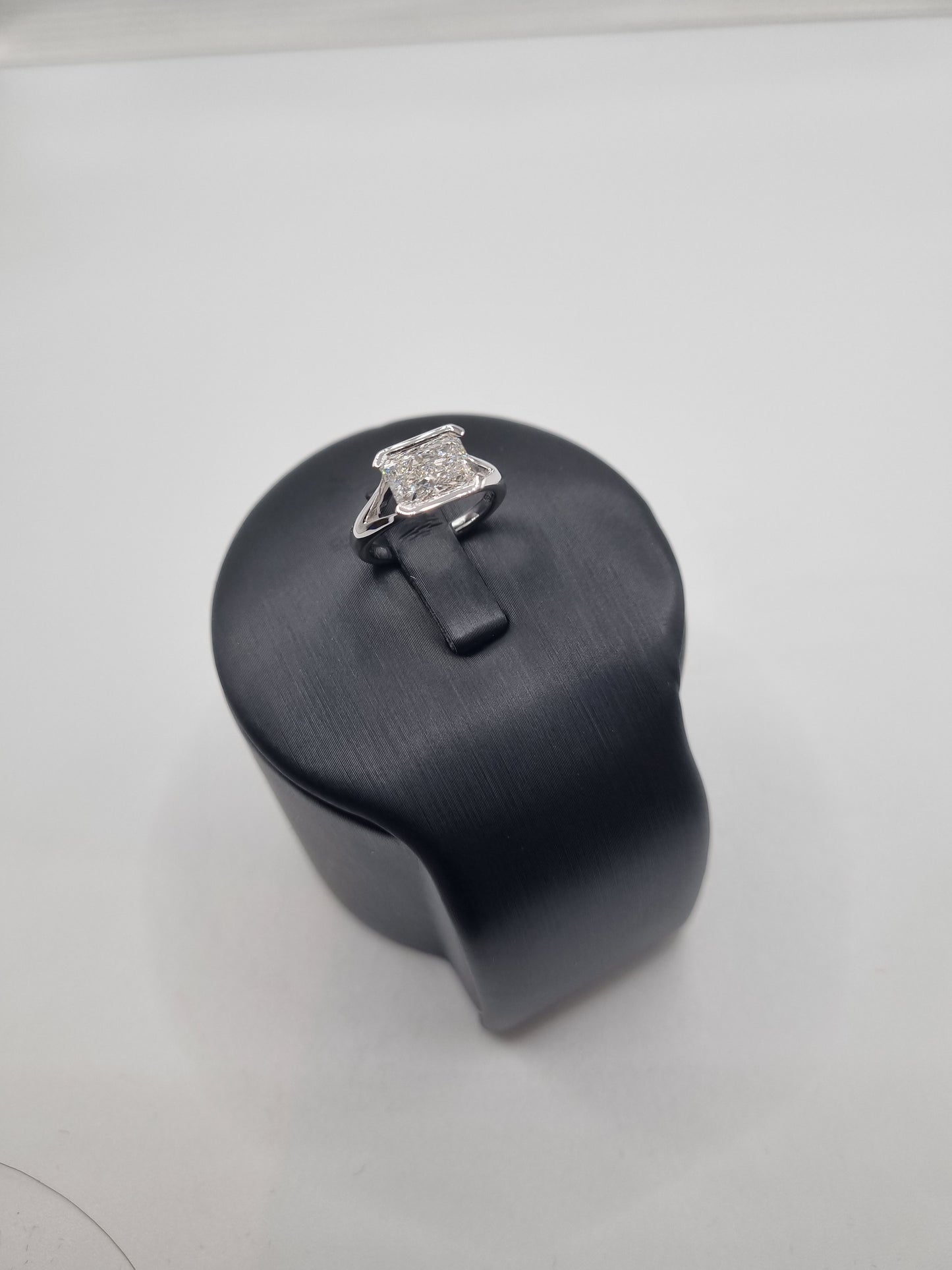 1.5ct IGI Certified Radiant Cut Lab-Grown Diamond Ring in 18K White Gold, Gold weight: approx. 3.5g, Size: US 6.25