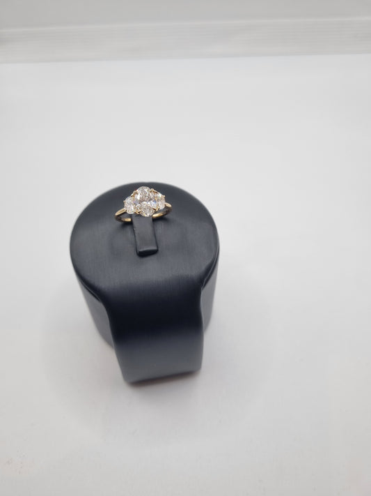 1.5ct IGI Certified Oval and Half-Moon Lab-Grown Diamond Ring in 18K Yellow Gold, Gold weight: approx. 3.5g, Size: US 6.25