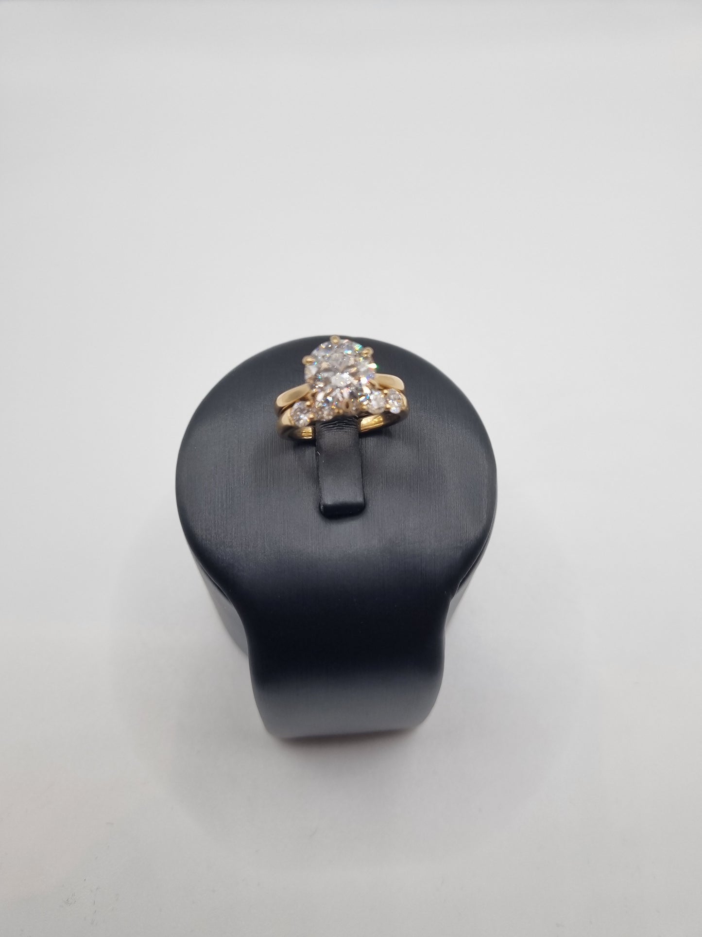 3ct IGI Certified Round Brilliant Lab-Grown Diamond Ring in 18K Yellow Gold, Gold weight: approx. 5.5g, Size: US 6.25