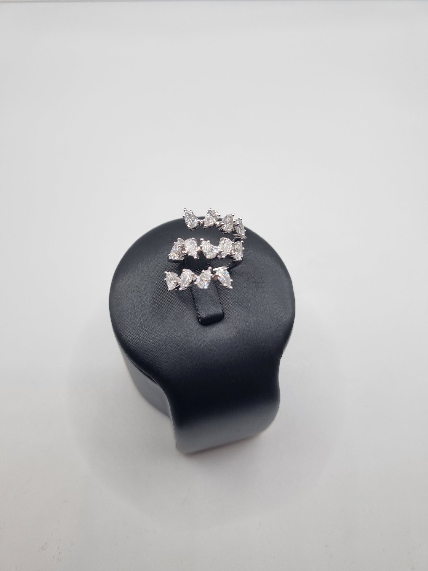 2.6ctw Pear Cut Lab-Grown Diamond Ring in 18K White Gold, Gold weight: approx. 6.8g, Size: US 6.25