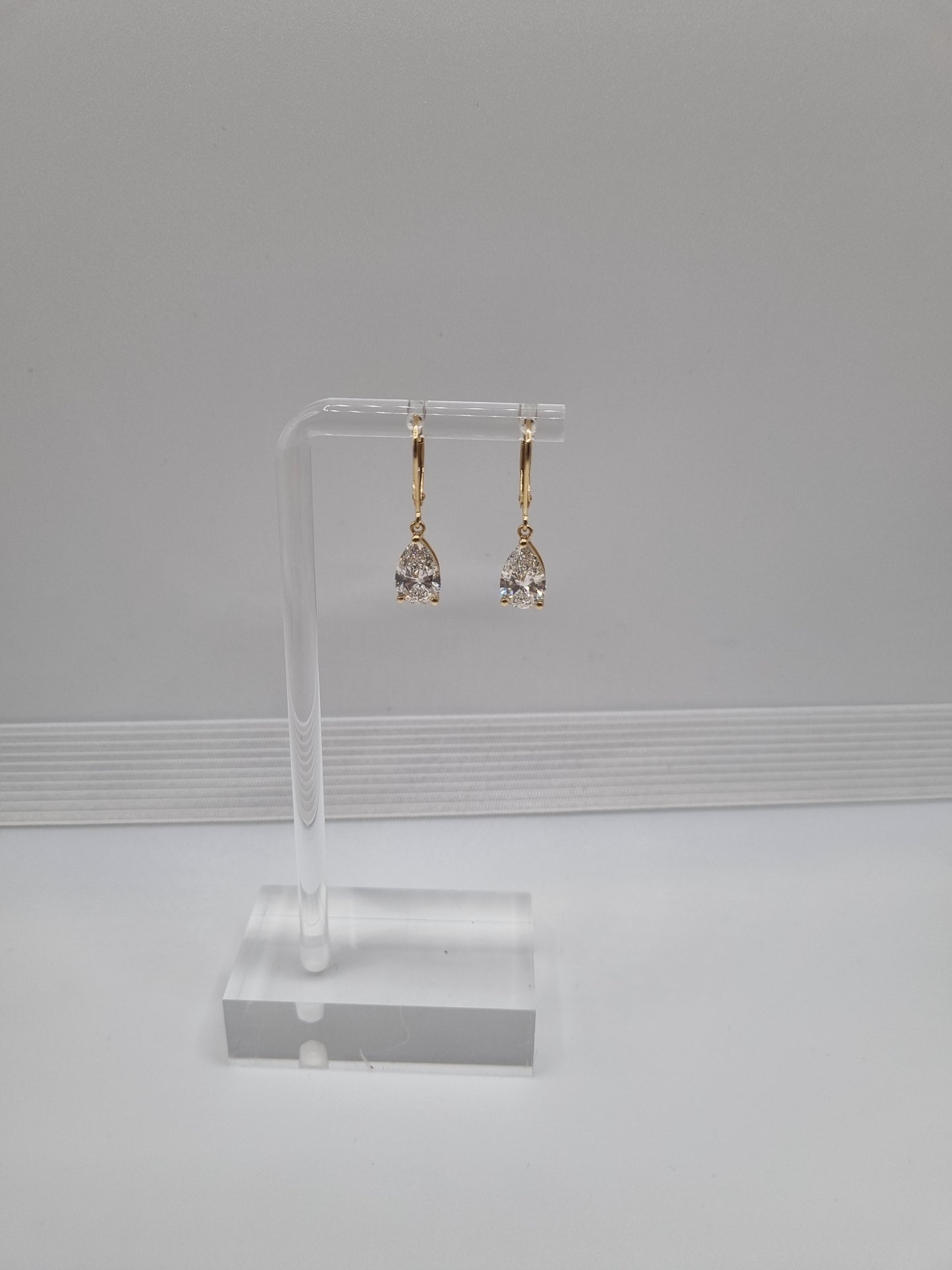 1.5ct IGI Certified Pear Lab-Grown Diamond Earrings in 18K Yellow Gold, 3.0ctw, Gold weight: approx. 2.5g