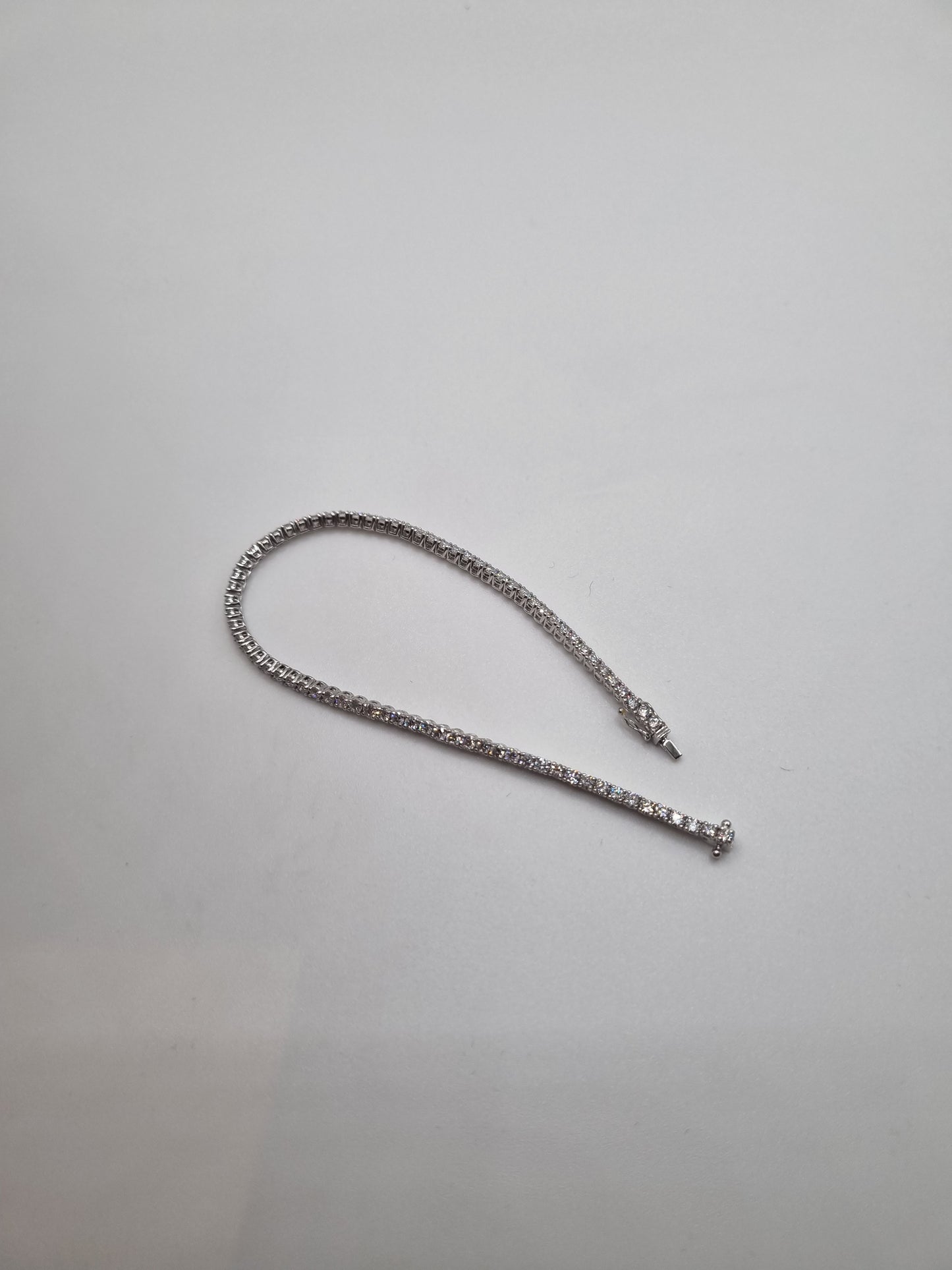 3.5ctw IGI Certified Round Lab-Grown Diamond Tennis Bracelet in 18K White Gold, Gold weight: approx. 8.0g, Size: 2mm, 17cm